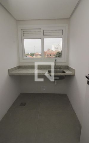 Apartamento à venda com 143m², 3 quartos e 2 vagas Apartamento à venda com 143m², 3 quartos e 2 vagasÁrea de Serviço