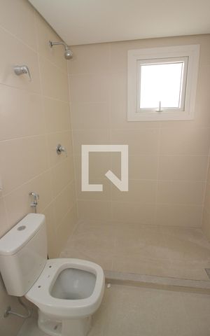 Apartamento à venda com 143m², 3 quartos e 2 vagas Apartamento à venda com 143m², 3 quartos e 2 vagasBanheiro da Suíte