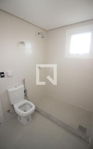 Apartamento à venda com 143m², 3 quartos e 2 vagas Apartamento à venda com 143m², 3 quartos e 2 vagasBanheiro da Suíte