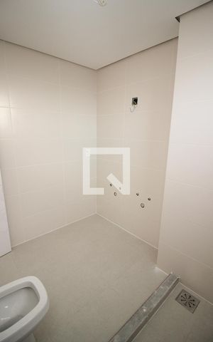 Apartamento à venda com 143m², 3 quartos e 2 vagas Apartamento à venda com 143m², 3 quartos e 2 vagasBanheiro da Suíte