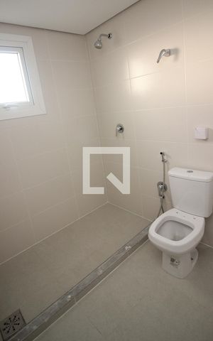 Apartamento à venda com 143m², 3 quartos e 2 vagas Apartamento à venda com 143m², 3 quartos e 2 vagasBanheiro da Suíte