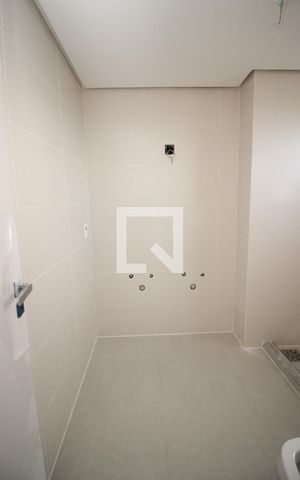 Apartamento à venda com 143m², 3 quartos e 2 vagas Apartamento à venda com 143m², 3 quartos e 2 vagasBanheiro da Suíte