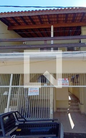 Casa à venda com 80m², 2 quartos e 1 vaga Casa à venda com 80m², 2 quartos e 1 vagaFachada