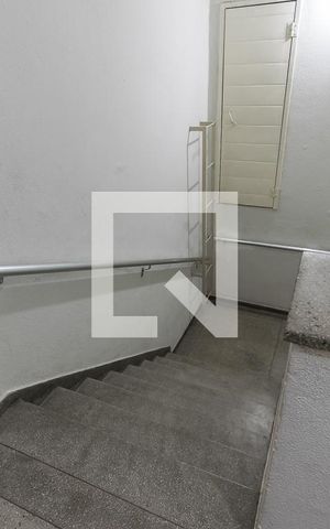 Apartamento para alugar com 60m², 2 quartos e 1 vaga Apartamento para alugar com 60m², 2 quartos e 1 vagaÁrea comum - Escadas