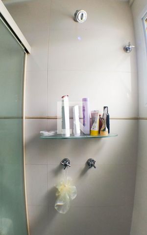 Apartamento à venda com 84m², 2 quartos e 1 vaga Apartamento à venda com 84m², 2 quartos e 1 vagaBanheiro