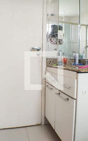 Apartamento à venda com 84m², 2 quartos e 1 vaga Apartamento à venda com 84m², 2 quartos e 1 vagaBanheiro