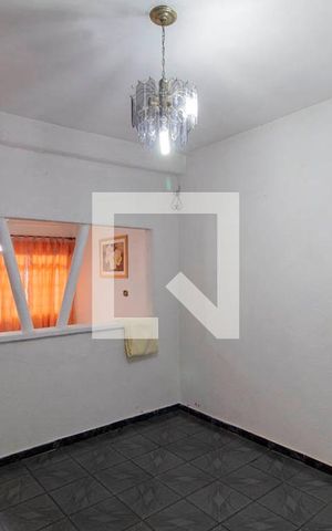 Casa para alugar com 60m², 1 quarto e sem vaga Casa para alugar com 60m², 1 quarto e sem vagaSala