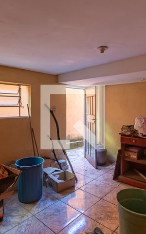 Casa à venda com 372m², 2 quartos e 2 vagas Casa à venda com 372m², 2 quartos e 2 vagasPorão