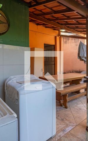 Casa à venda com 372m², 2 quartos e 2 vagas Casa à venda com 372m², 2 quartos e 2 vagasÁrea de Serviço - Quintal