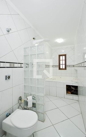 Casa à venda com 218m², 4 quartos e 3 vagas Casa à venda com 218m², 4 quartos e 3 vagasBanheiro da Suíte