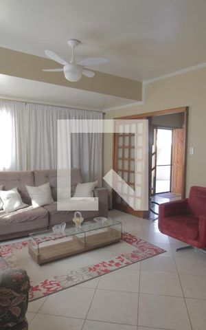 Casa à venda com 190m², 3 quartos e 3 vagasSala de TV