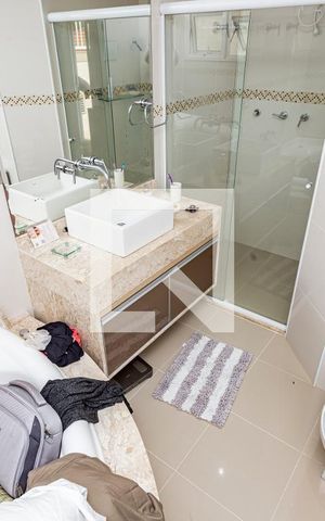 Casa para alugar com 223m², 3 quartos e 4 vagas Casa para alugar com 223m², 3 quartos e 4 vagasBanheiro Suite