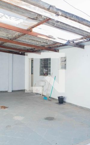 Casa à venda com 180m², 3 quartos e 2 vagas Casa à venda com 180m², 3 quartos e 2 vagasQuintal