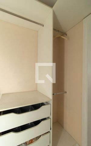 Casa de condomínio à venda com 195m², 3 quartos e 2 vagas Casa de condomínio à venda com 195m², 3 quartos e 2 vagasQuarto 1