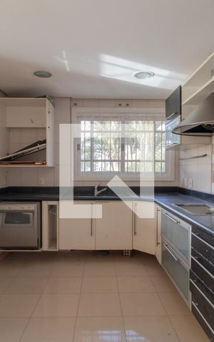 Casa de condomínio à venda com 195m², 3 quartos e 2 vagas Casa de condomínio à venda com 195m², 3 quartos e 2 vagasCozinha e Área de Serviço