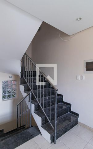 Casa de condomínio à venda com 195m², 3 quartos e 2 vagas Casa de condomínio à venda com 195m², 3 quartos e 2 vagasEscada