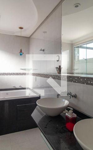 Casa de condomínio à venda com 195m², 3 quartos e 2 vagas Casa de condomínio à venda com 195m², 3 quartos e 2 vagasBanheiro do Quarto 1