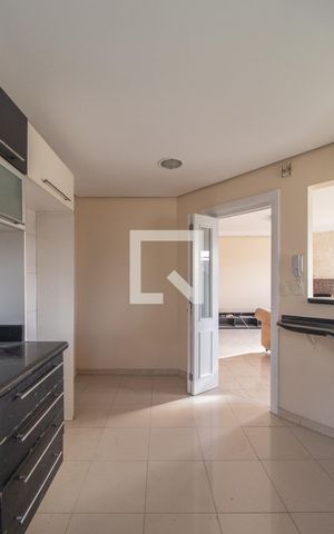 Casa de condomínio à venda com 195m², 3 quartos e 2 vagas Casa de condomínio à venda com 195m², 3 quartos e 2 vagasCozinha e Área de Serviço