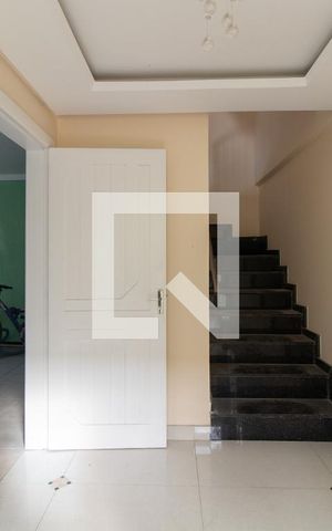 Casa de condomínio à venda com 195m², 3 quartos e 2 vagas Casa de condomínio à venda com 195m², 3 quartos e 2 vagasSala