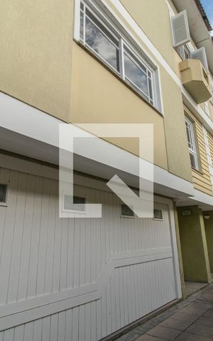 Casa de condomínio à venda com 195m², 3 quartos e 2 vagas Casa de condomínio à venda com 195m², 3 quartos e 2 vagasÁrea externa