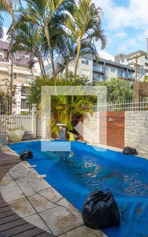 Casa de condomínio à venda com 195m², 3 quartos e 2 vagas Casa de condomínio à venda com 195m², 3 quartos e 2 vagasPiscina