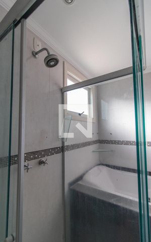Casa de condomínio à venda com 195m², 3 quartos e 2 vagas Casa de condomínio à venda com 195m², 3 quartos e 2 vagasBanheiro do Quarto 1