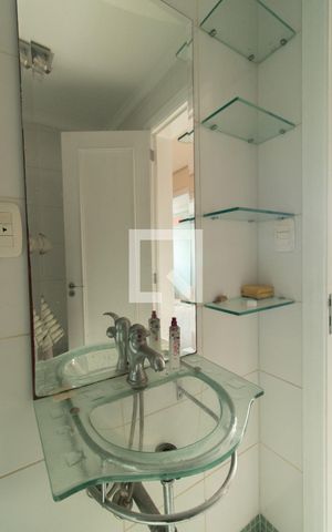 Casa de condomínio à venda com 195m², 3 quartos e 2 vagas Casa de condomínio à venda com 195m², 3 quartos e 2 vagasBanheiro Corredor
