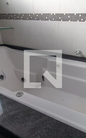 Casa de condomínio à venda com 195m², 3 quartos e 2 vagas Casa de condomínio à venda com 195m², 3 quartos e 2 vagasBanheiro do Quarto 1
