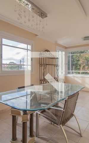 Casa de condomínio à venda com 195m², 3 quartos e 2 vagas Casa de condomínio à venda com 195m², 3 quartos e 2 vagasSala