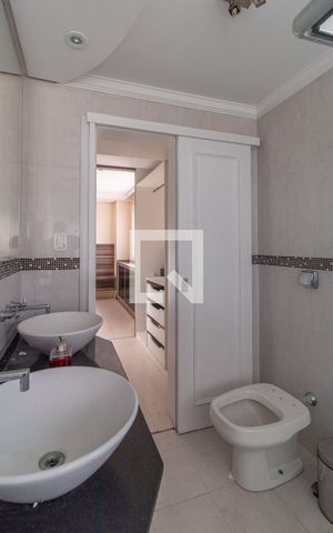 Casa de condomínio à venda com 195m², 3 quartos e 2 vagas Casa de condomínio à venda com 195m², 3 quartos e 2 vagasBanheiro do Quarto 1