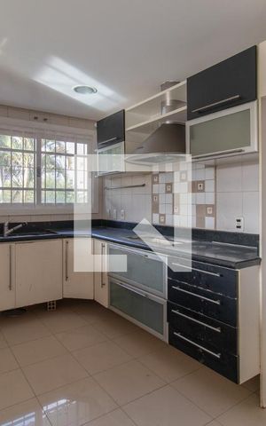 Casa de condomínio à venda com 195m², 3 quartos e 2 vagas Casa de condomínio à venda com 195m², 3 quartos e 2 vagasCozinha e Área de Serviço