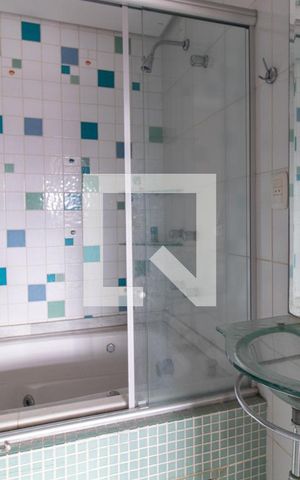 Casa de condomínio à venda com 195m², 3 quartos e 2 vagas Casa de condomínio à venda com 195m², 3 quartos e 2 vagasBanheiro Corredor