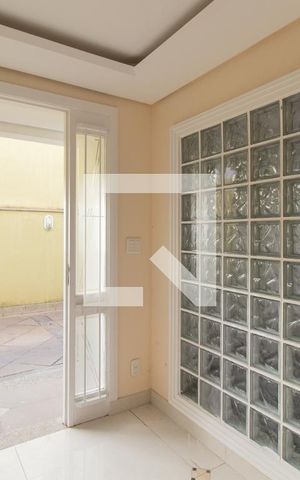 Casa de condomínio à venda com 195m², 3 quartos e 2 vagas Casa de condomínio à venda com 195m², 3 quartos e 2 vagasSala
