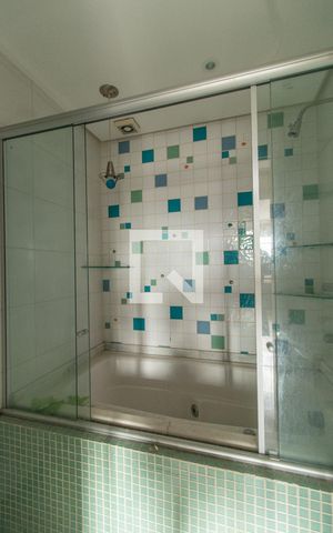 Casa de condomínio à venda com 195m², 3 quartos e 2 vagas Casa de condomínio à venda com 195m², 3 quartos e 2 vagasBanheiro Corredor