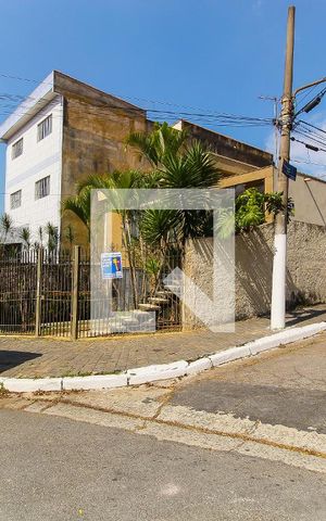 Casa à venda com 300m², 3 quartos e 4 vagas Casa à venda com 300m², 3 quartos e 4 vagasFachada