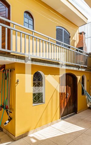 Casa à venda com 270m², 3 quartos e 3 vagas Casa à venda com 270m², 3 quartos e 3 vagasQuintal