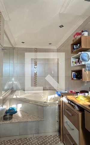 Casa à venda com 267m², 3 quartos e 2 vagasBanheiro