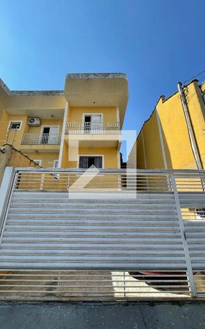 Casa à venda com 107m², 3 quartos e 2 vagas Casa à venda com 107m², 3 quartos e 2 vagasFachada