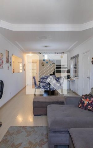 Casa à venda com 107m², 3 quartos e 2 vagas Casa à venda com 107m², 3 quartos e 2 vagasSala