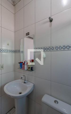 Casa à venda com 107m², 3 quartos e 2 vagas Casa à venda com 107m², 3 quartos e 2 vagasBanheiro da Suíte