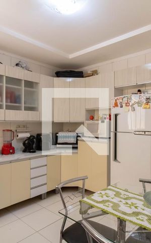 Casa à venda com 107m², 3 quartos e 2 vagas Casa à venda com 107m², 3 quartos e 2 vagasCozinha