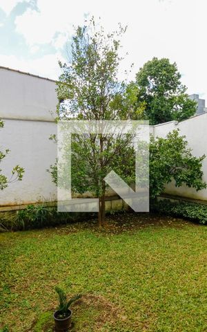 Casa à venda com 227m², 3 quartos e 4 vagasQuintal