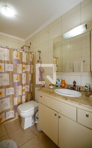 Casa à venda com 227m², 3 quartos e 4 vagasBanheiro da Suíte