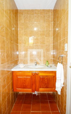 Casa à venda com 235m², 4 quartos e 2 vagasLavabo