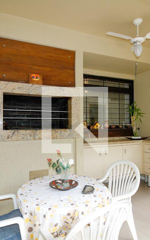 Casa à venda com 235m², 4 quartos e 2 vagasChurrasqueira