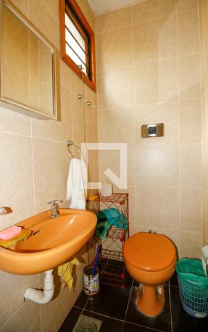 Casa à venda com 235m², 4 quartos e 2 vagasBanheiro de Serviço