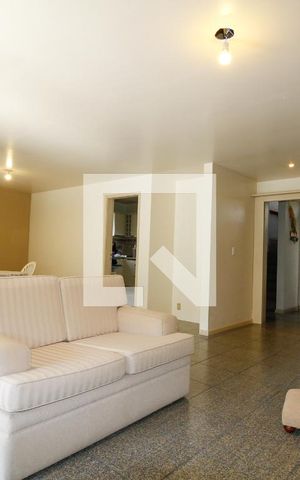 Casa à venda com 235m², 4 quartos e 2 vagasSala