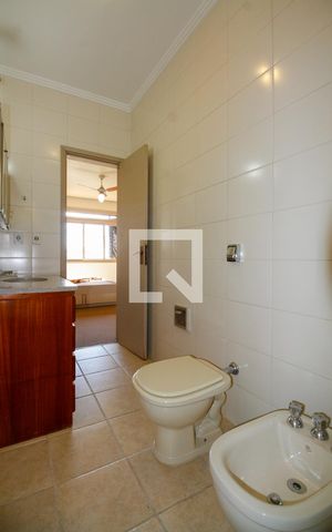 Casa à venda com 235m², 4 quartos e 2 vagasBanheiro da Suíte