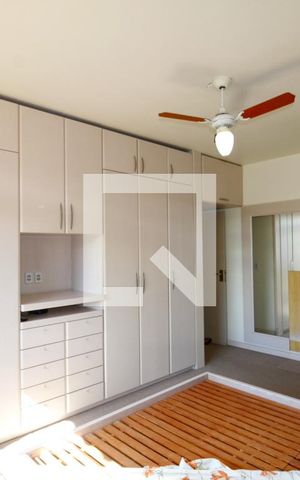 Casa à venda com 235m², 4 quartos e 2 vagasSuíte