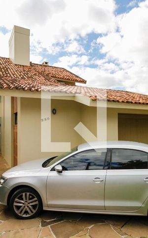 Casa à venda com 235m², 4 quartos e 2 vagasFachada